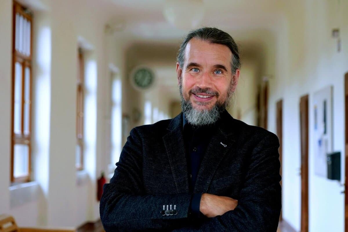 Porträt von Prof. Dr. Thomas Knaus